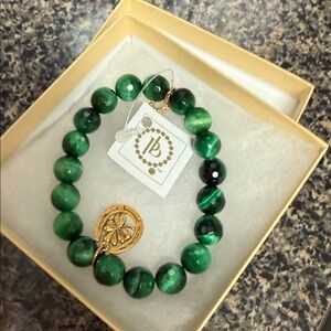 Elegant Green Beaded Bracelet with Gold Charm